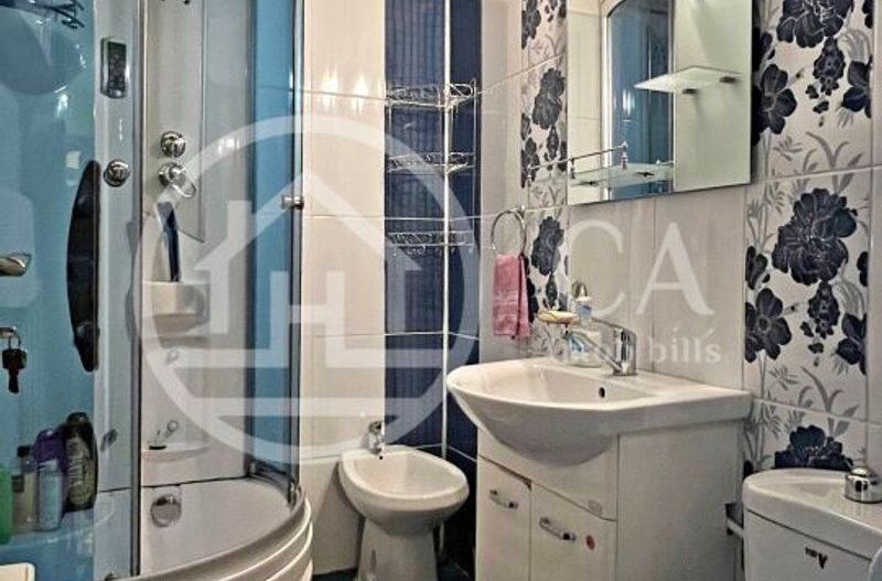 Apartament cu 3 camere de vanzare in zona Rogerius Oradea - Poză 8