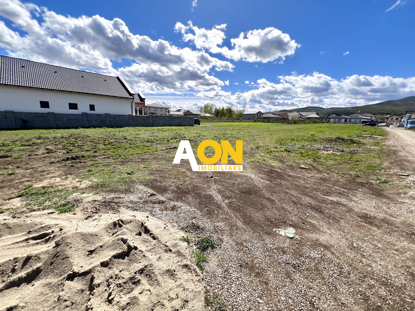 Teren de vanzare cu toate utilitatile, 20ml deschidere - Poză 3