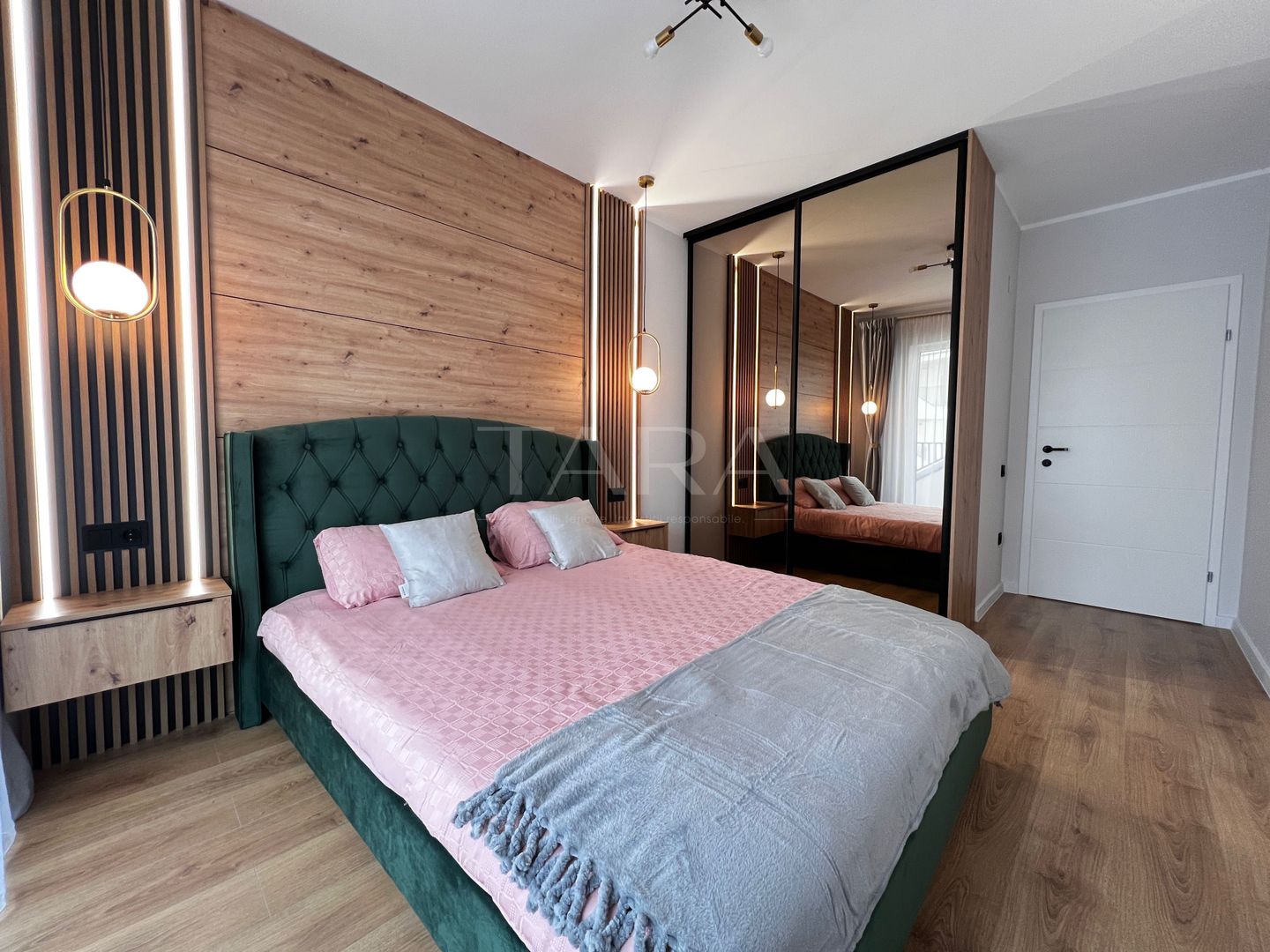 Vând apartament superfinisat,  Zona Străzii Eroilor, 55 mp + Terasă. - Poză 4