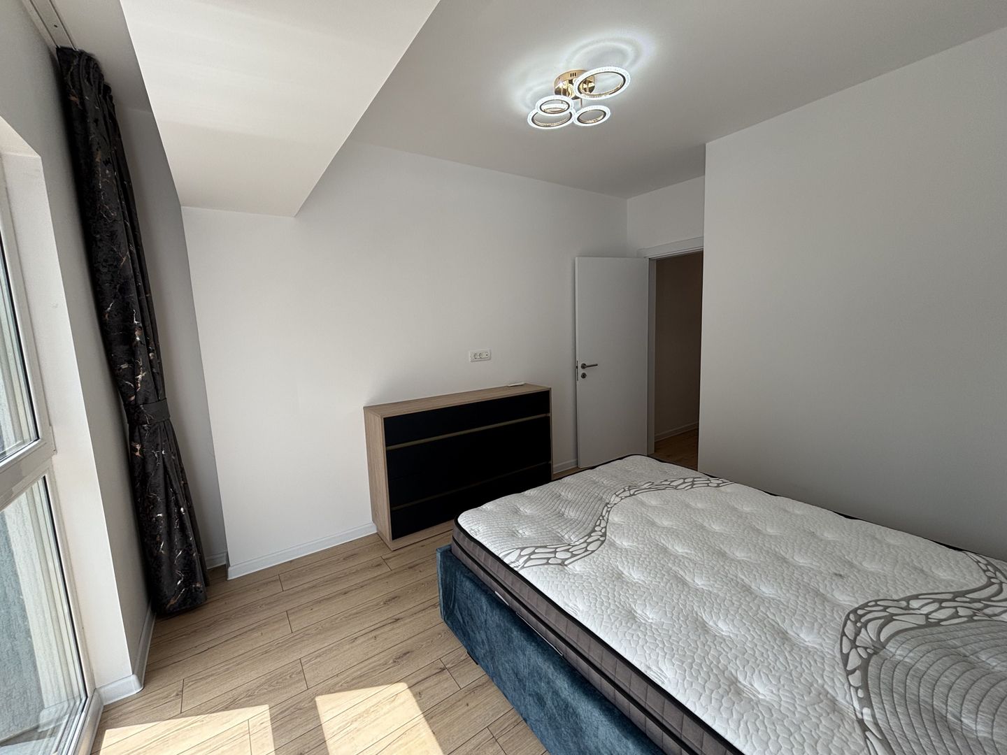 Apartament 3 Camere Decomandat | Terasă 23 mp cu Vedere la Lac + Parcare - Poză 7