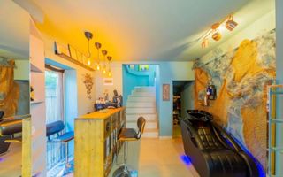 Casa - ideal investitie Piata Unirii - Mantuleasa - Poză 1