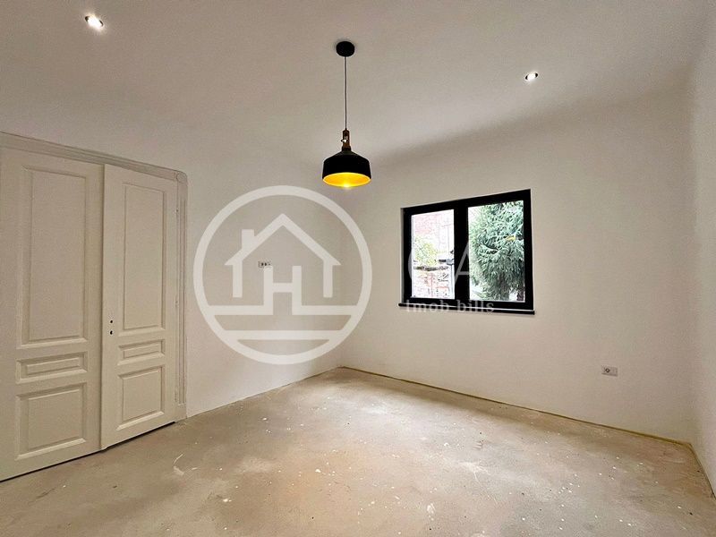 Apartament 3 camere de vânzare la curte comuna în zona Ultracentrală - Poză 5