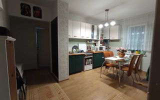 Apartament cu 2 camere modernizat de vânzare în Târgu Mureș - Poză 1