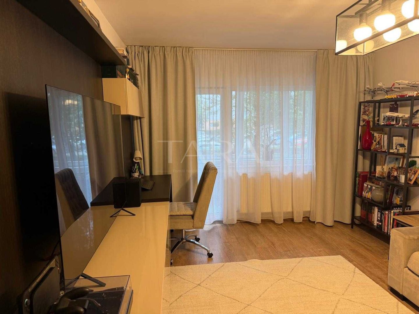 Apartament cu 3 camere decomandate, 65 mp, boxă, parter înalt. - Poză 3