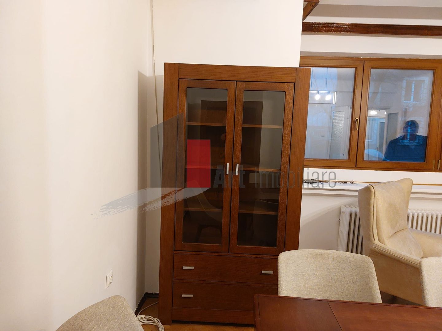 Apartamentul "REHEGUA" , P-ta Rosetti, bloc stradal, renovat complet - Poză 2