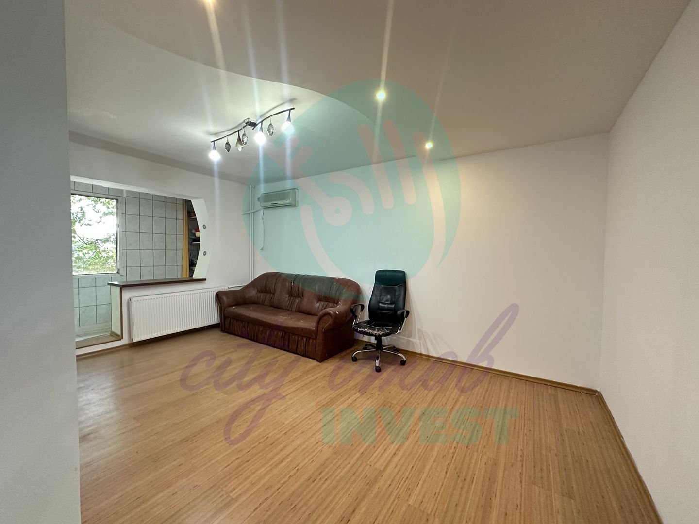 3 camere decomandate in apropiere de METROU, PARC si MALL - Poză 1