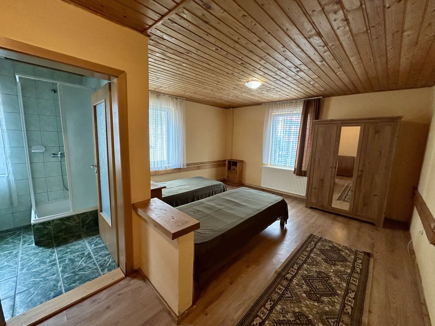 Pensiune cu potențial deosebit, vedere spectaculoasă spre Piatra Craiului - Poză 22