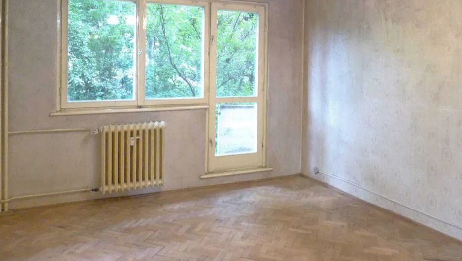 3 Camere în Astra Etaj 1 Vedere Liberă Necesită Renovare - Poză 1