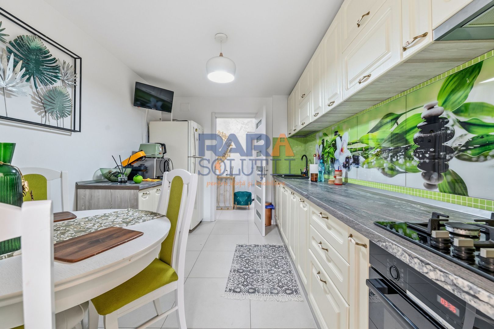 Apartament spațios cu 4 camere - renovat modern, mobilat și utilat - Poză 5