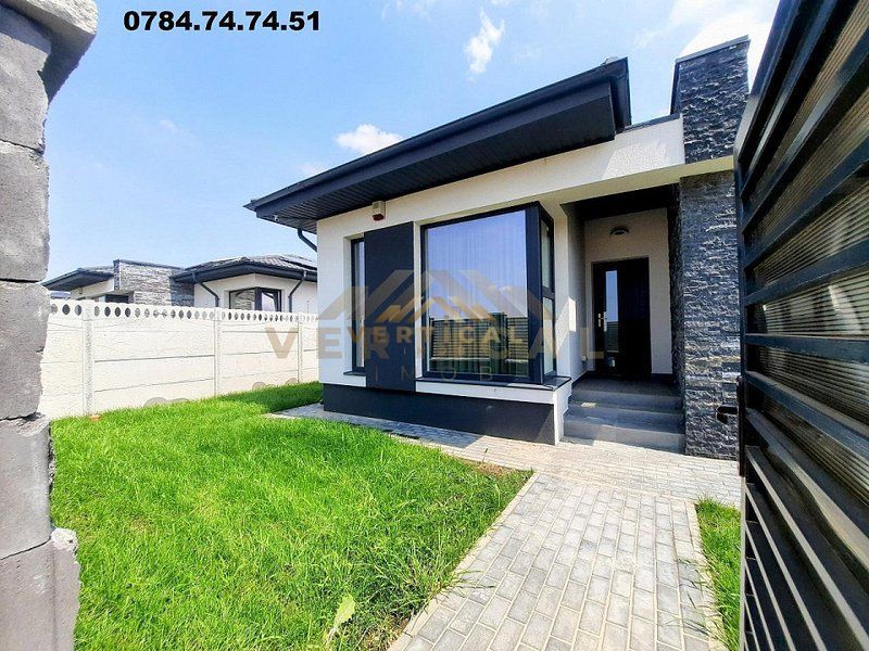 Casa cu panouri fotovoltaice - comuna Berceni - Poză 3