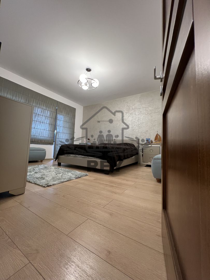 Casă de tip triplex la vânzare 6 camere /Șelimbăr /Secția 1 de Poliție - Poză 12