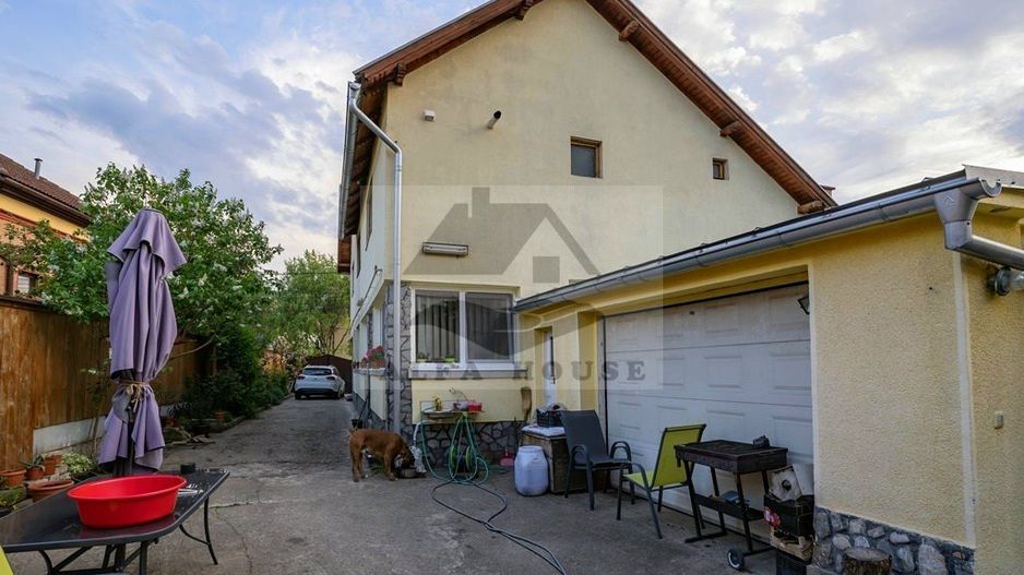 Casa individuala Sacele, 250 mp + 40 mp garaj + 556 mp curte - Poză 2