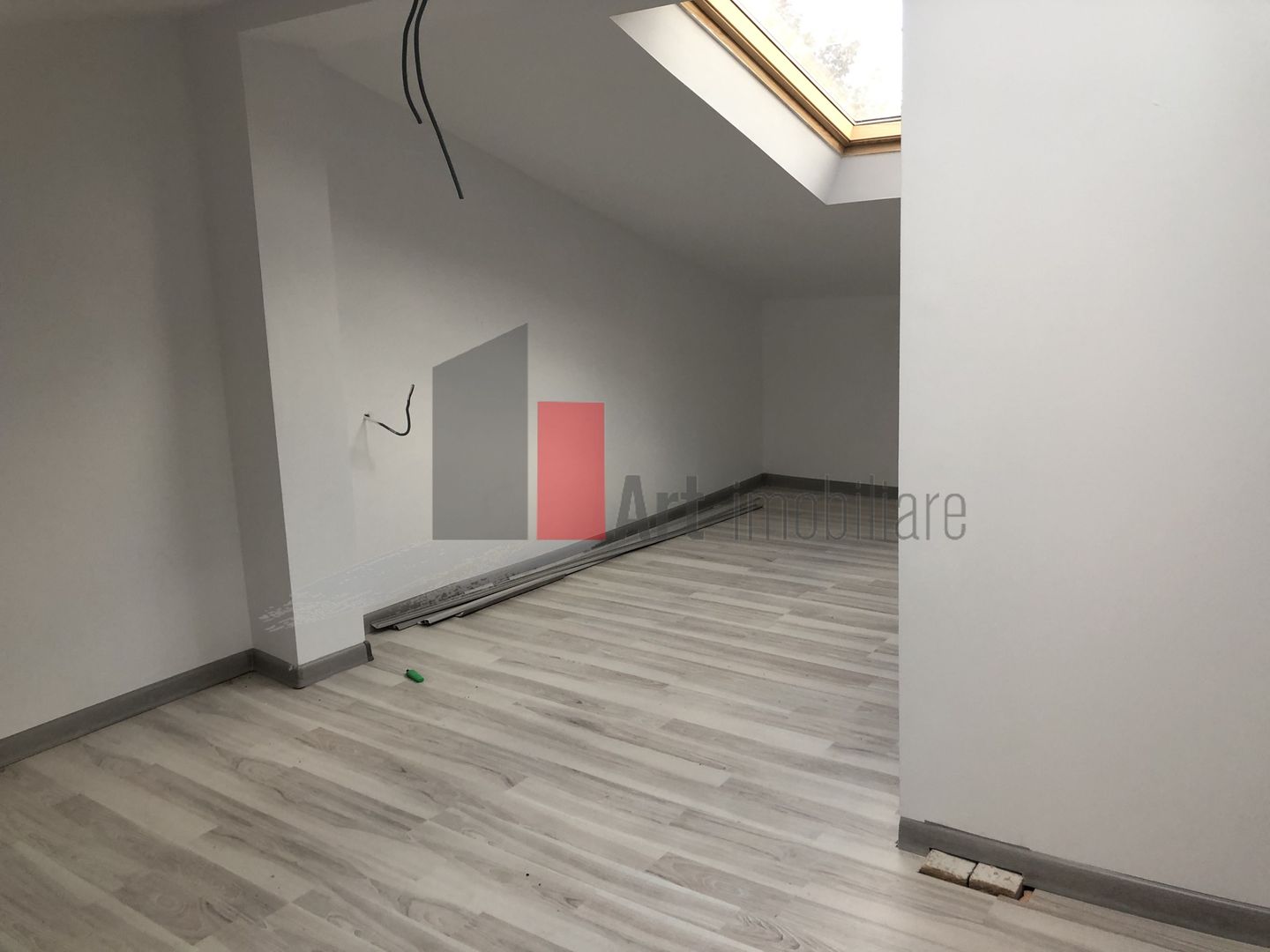 Casa noua în Giulesti de închiriat - curte 220mp - Poză 12