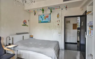 Vilă de arhitectură cu piscină, garaje și teren de 800 mp - Poză 26