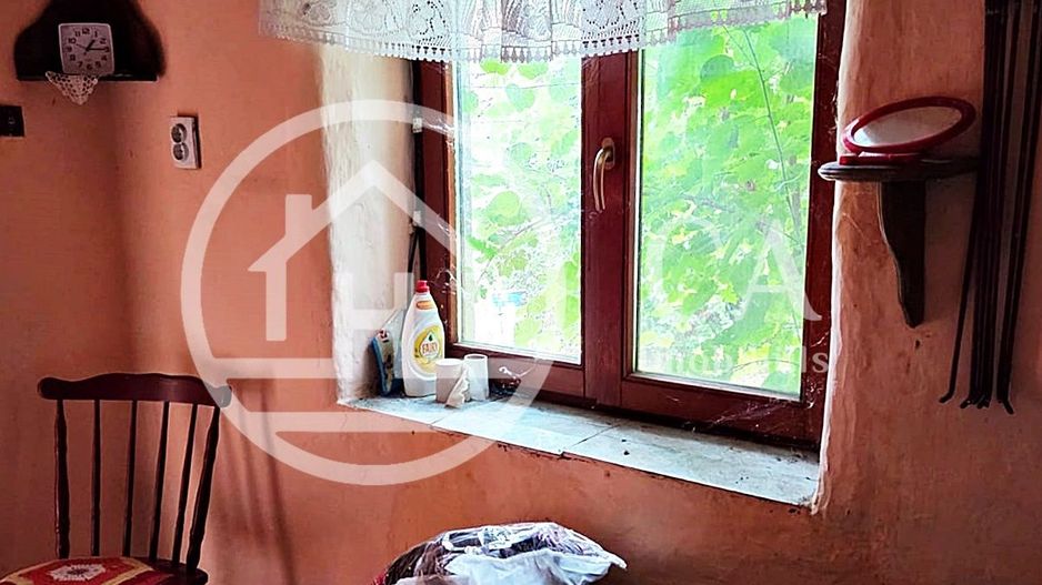 Casa de vanzare cu 4 camere si teren de 1520 in satul Batar, Bihor - Poză 8