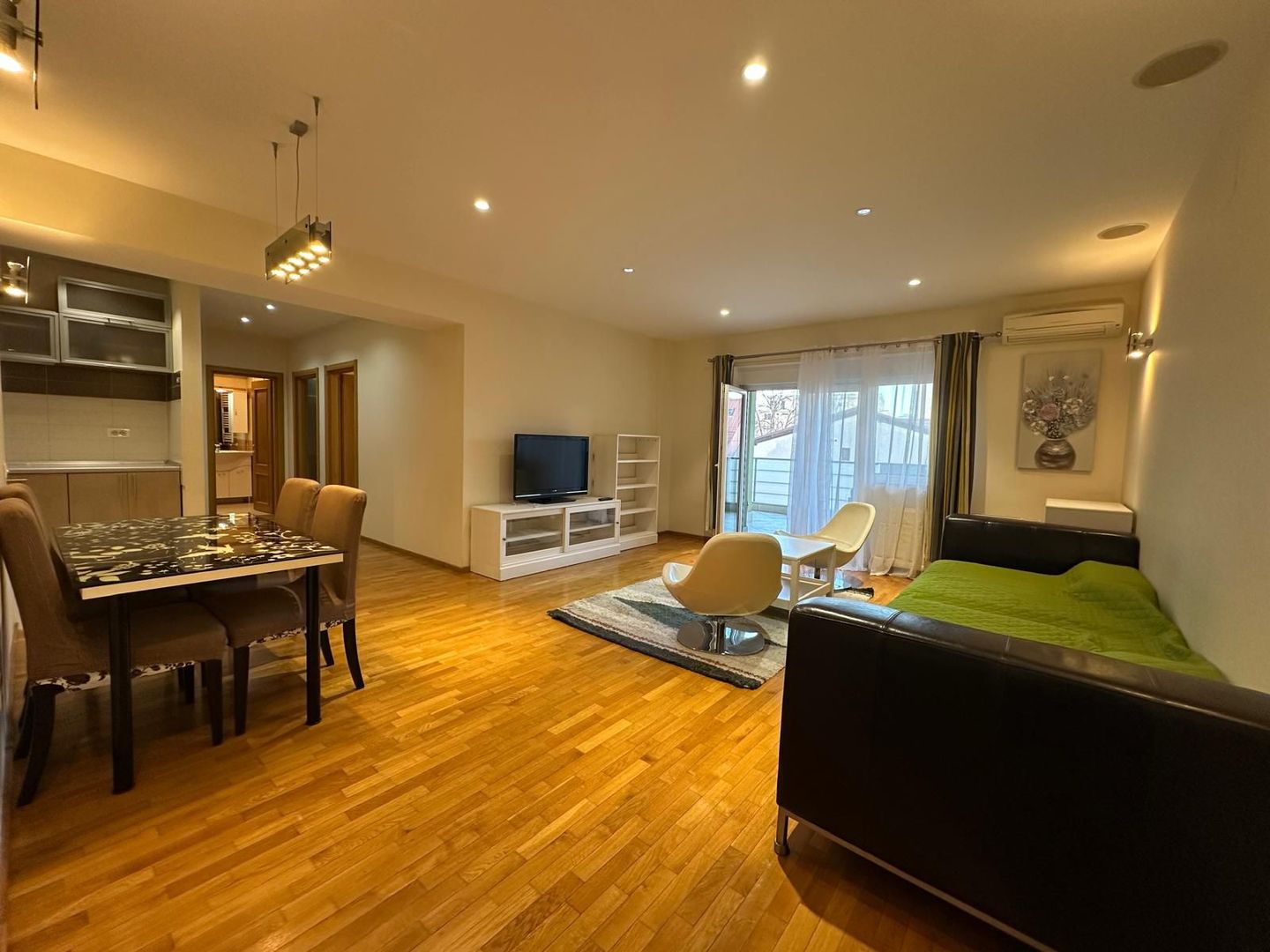 APARTAMENT MODERN CU TERASA SI LOC PARCARE ZONA HERASTRAU - Poză 3