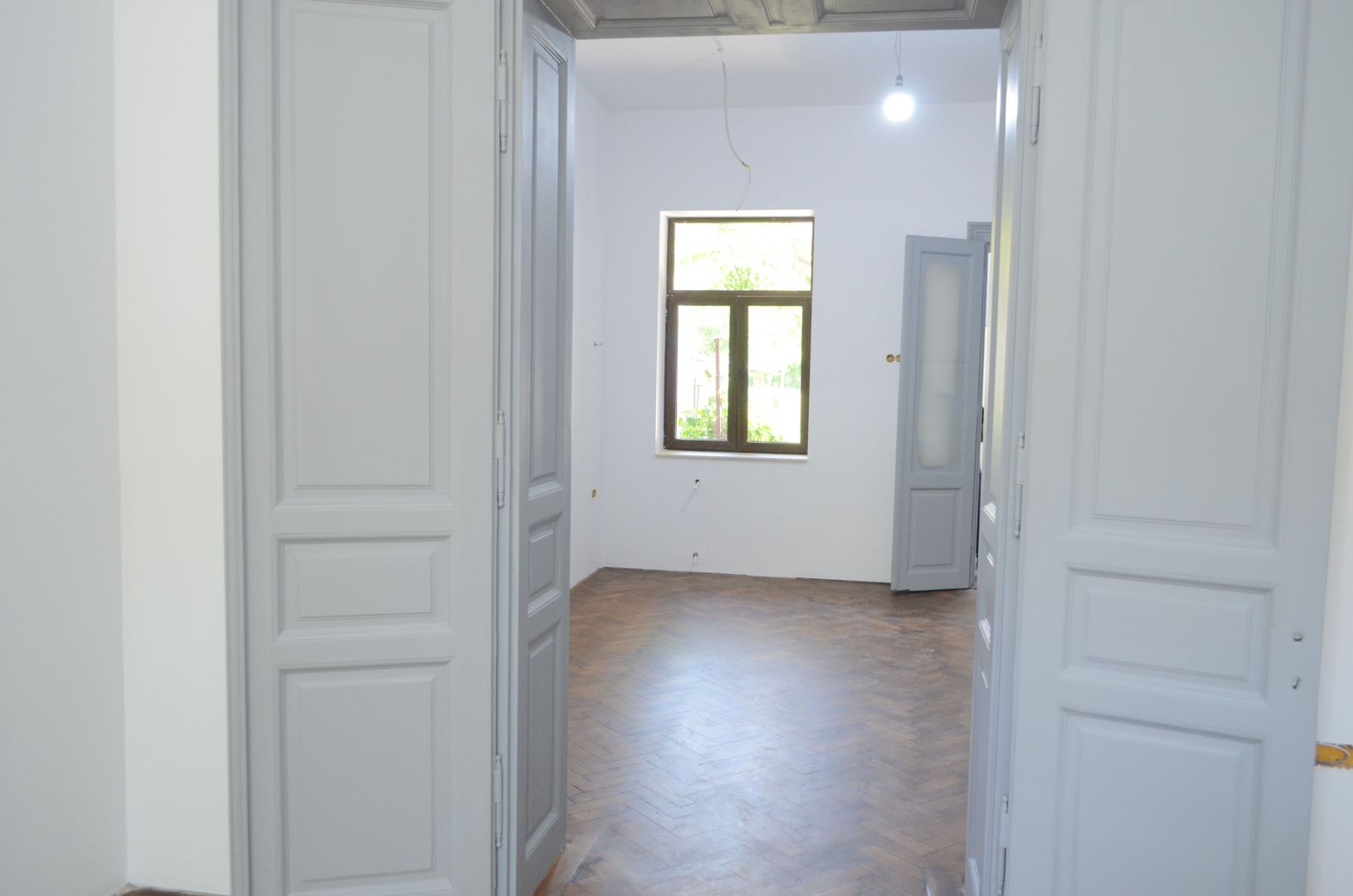 Apartament renovat in zona centrala - Poză 2