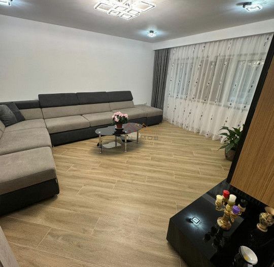 Apartament 3 camere, decomandat, ultracentral, mobilat si utilat - Poză 1