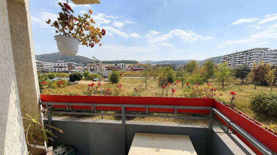 Apartament 2 camere cu 2 balcoane si parcare subterana, Str. Eroilor - Poză 9