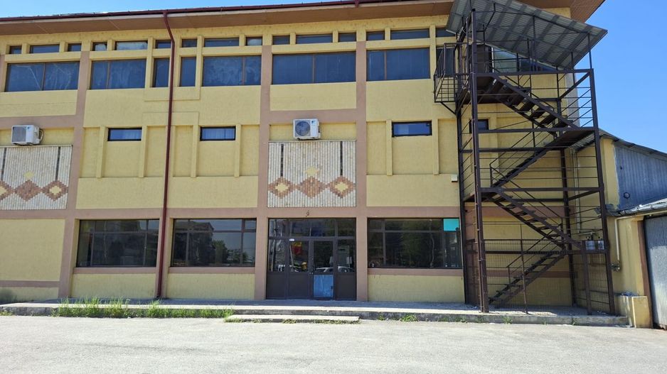 Inchiriere Spatiu comercial 600 mp Bascov-Centru cu parcare - Poză 1
