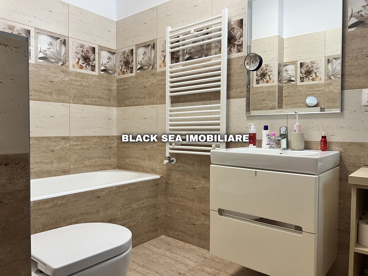 Vila de 7 Camere D+P+1+POD - Curte si garaj, EFORIE NORD Ocazie unica - Poză 12