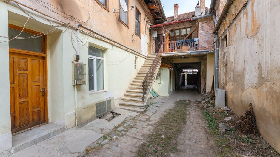 Clădire de vânzare în Brașovul Vechi | 16 camere | Potențial de dezvoltare - Poză 8