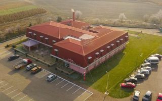 Investitia ideala , hotel, restaurant si spatii de inchiriat - Poză 1