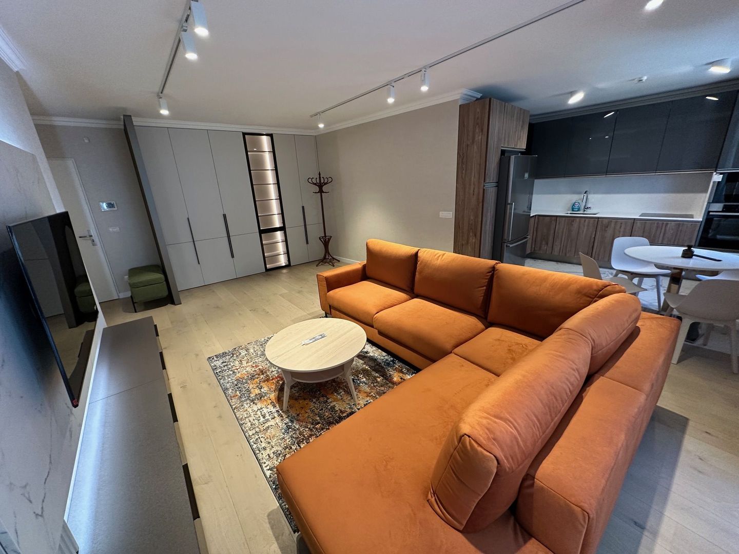 Apartament 3 camere -ISHO - Poză 1