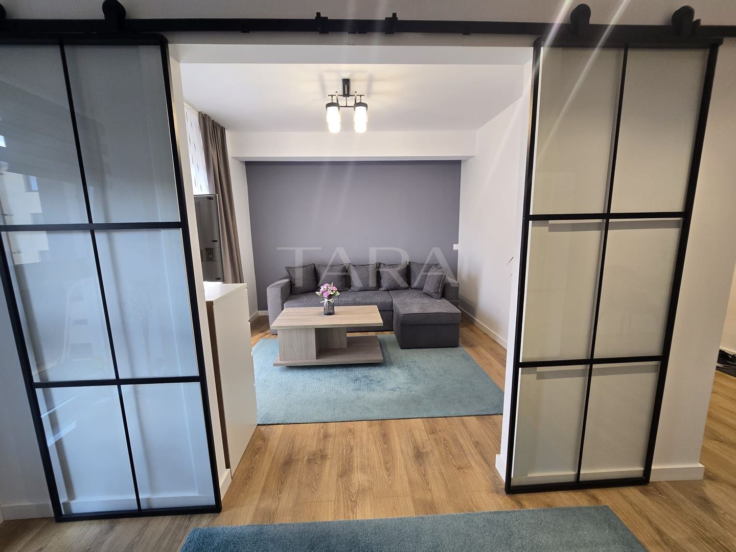 Apartament ultrafinisat cu 2 camere, zona centrala in Floresti. - Poză 2