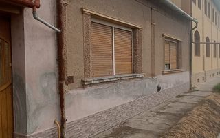 Casă de vânzare cu teren generos în Valea lui Mihai - Poză 1