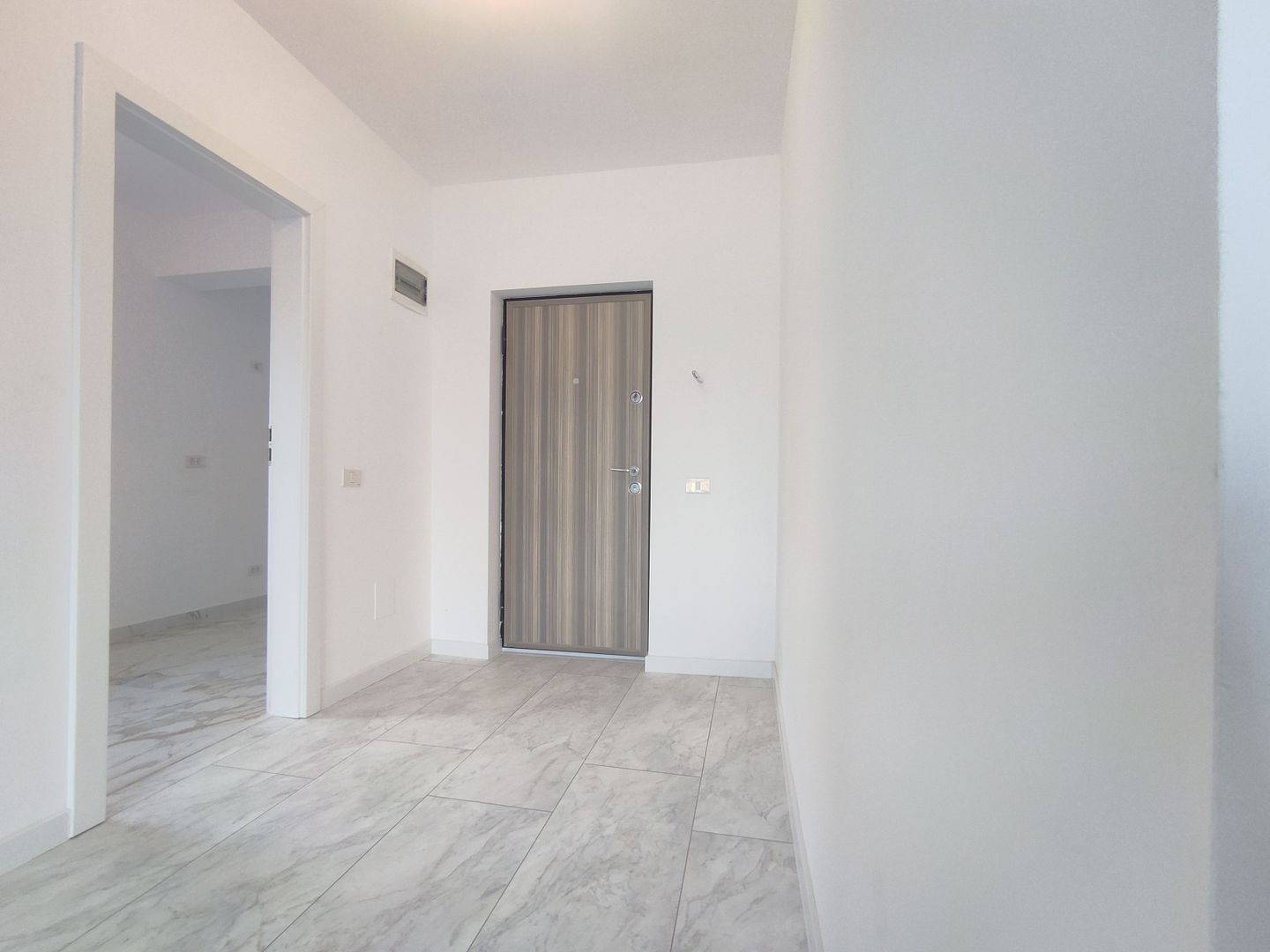 Garsoniera noua de vanzare la 5 minute de metrou laminorului - Poză 7