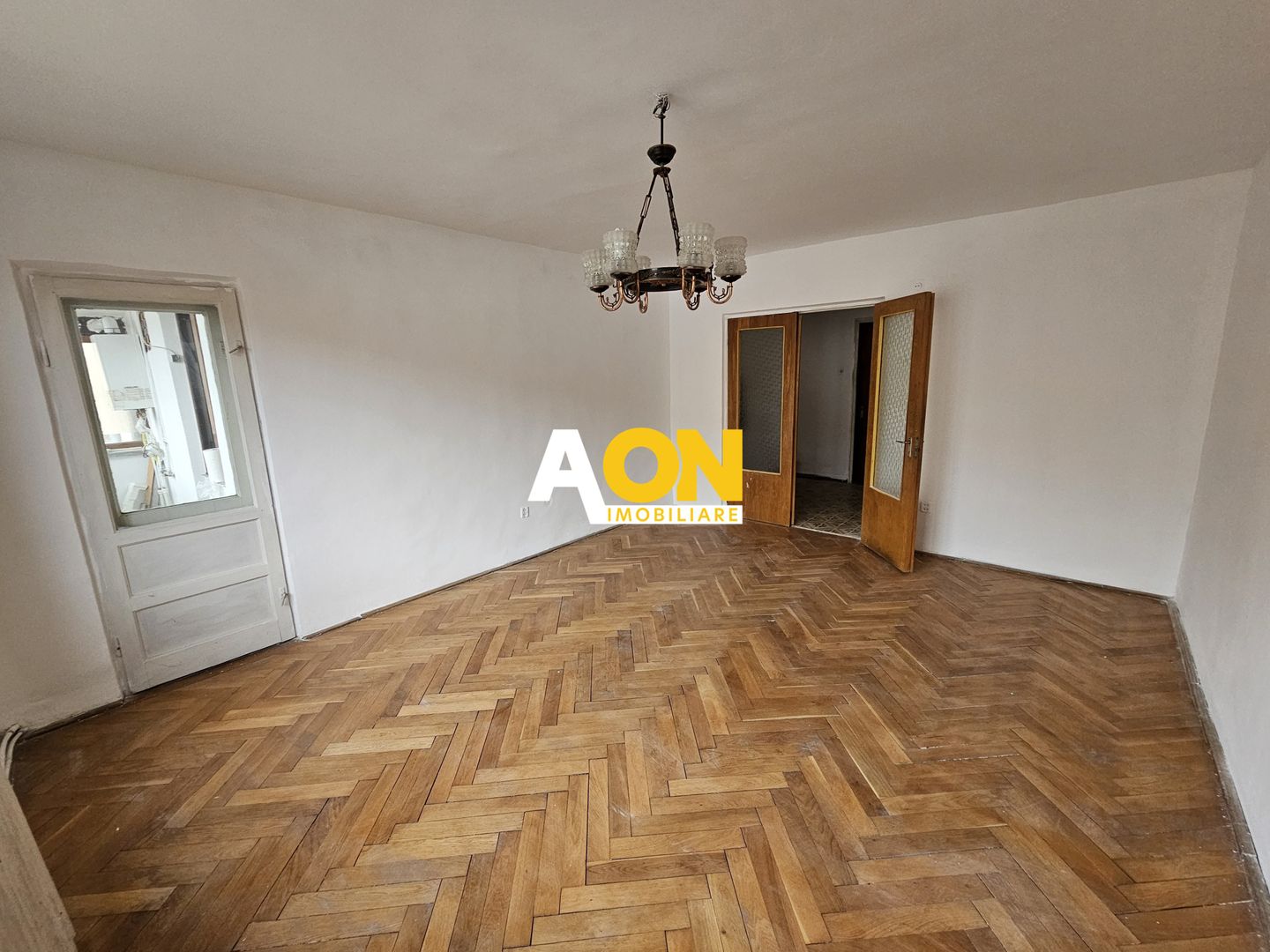 Apartament 3 camere, 78 mp utili, etaj 4 + pod + boxa 7 mp, Cetate - Poză 2
