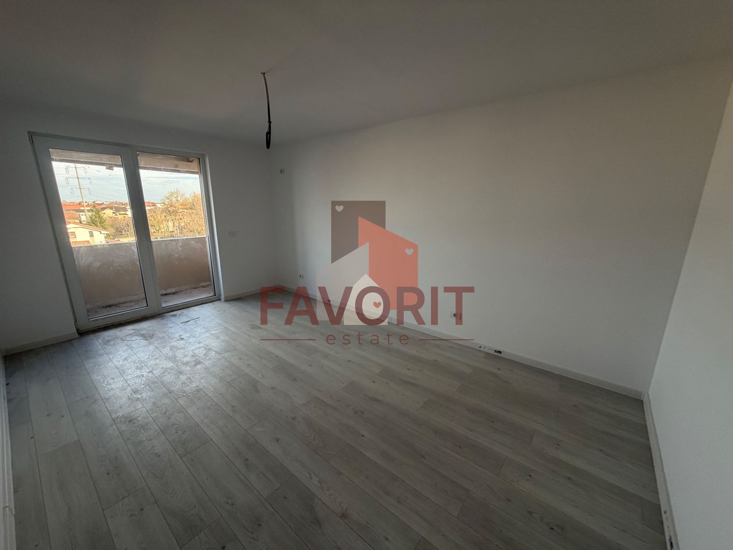 Decomandat. Disponibil imediat. Strada asfaltata - Poză 2