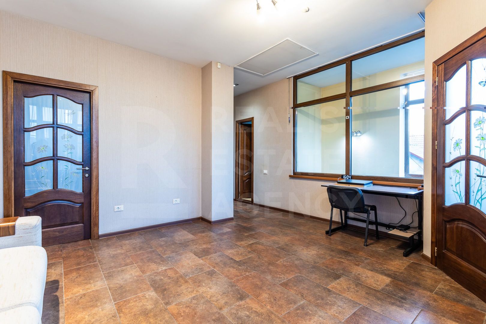 Vanzare spatiu comercial de 256 m2 în centrul capitalei - Poză 7