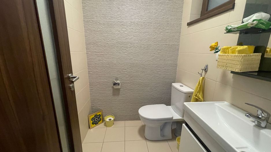Casa spatioasa de inchiriat -ideala pentru o familie - Poză 12