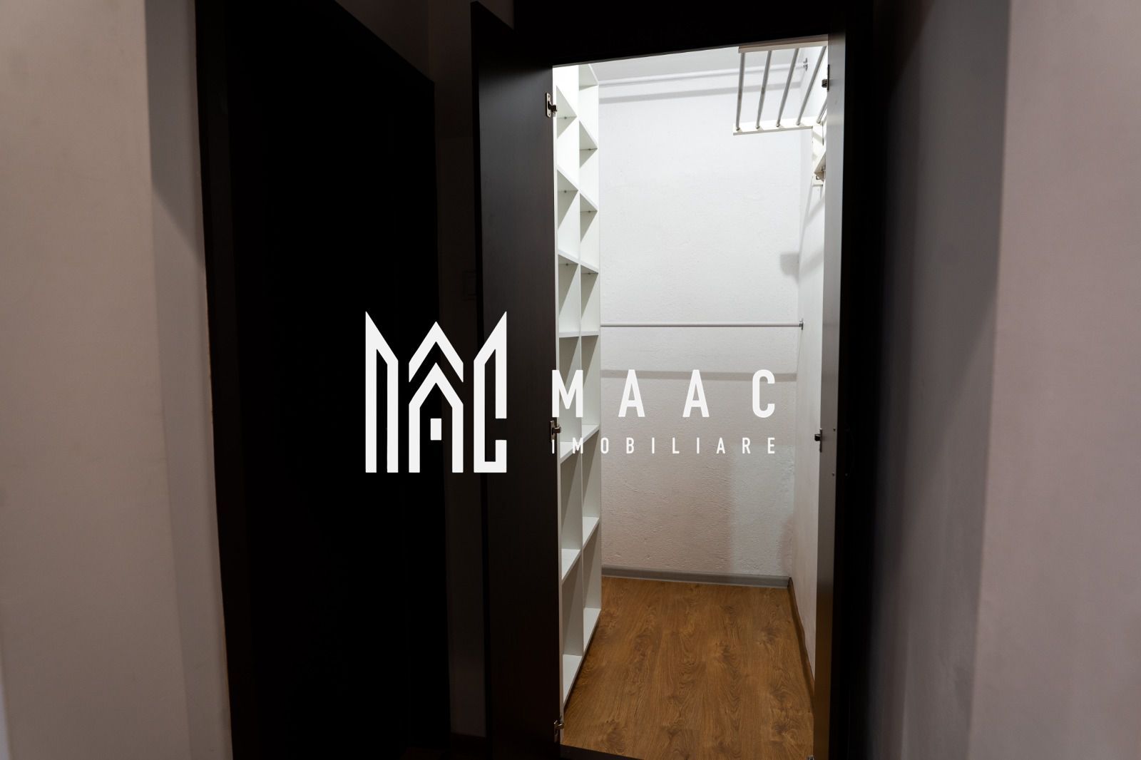 Apartament 3 camere | Etaj 1 | Zona Turnisor | 2 Balcoane - Poză 11