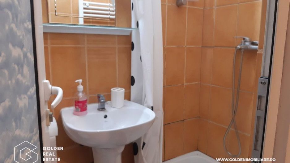 Casa mare, cu 4 apartamente a cate 1, 2, 3 și 4 camere fiecare - Poză 5