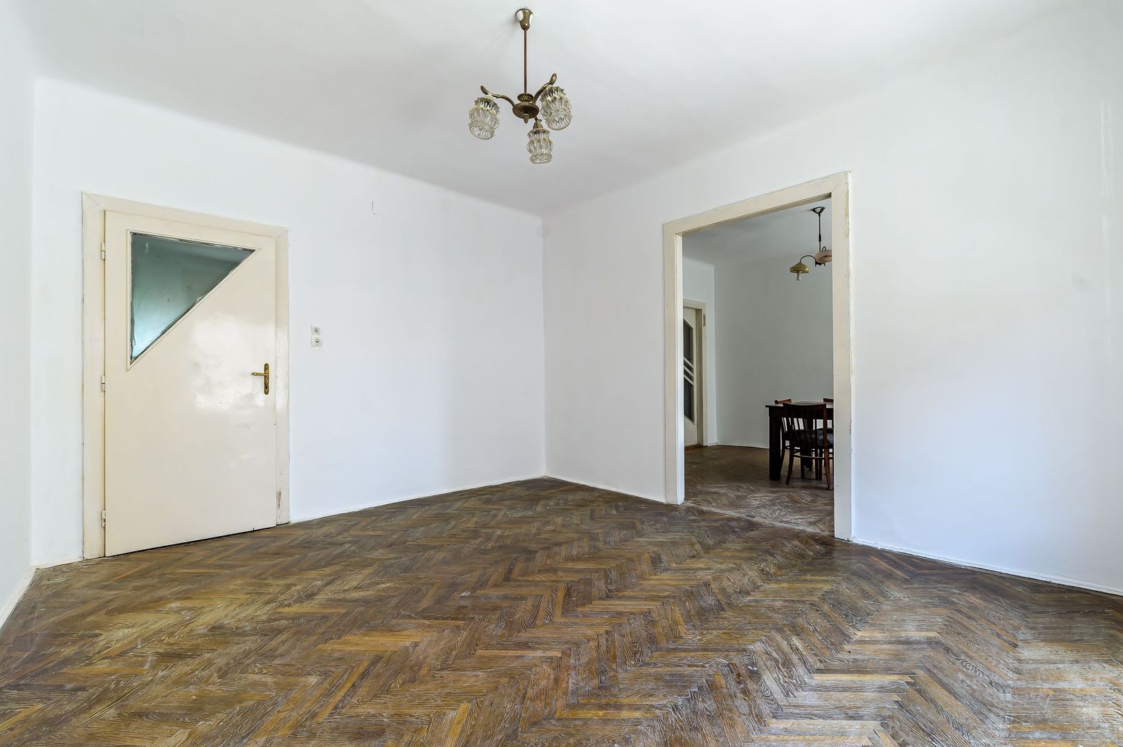 Apartament la etajul 1 în zona Pieței Reconcilierii. - Poză 2