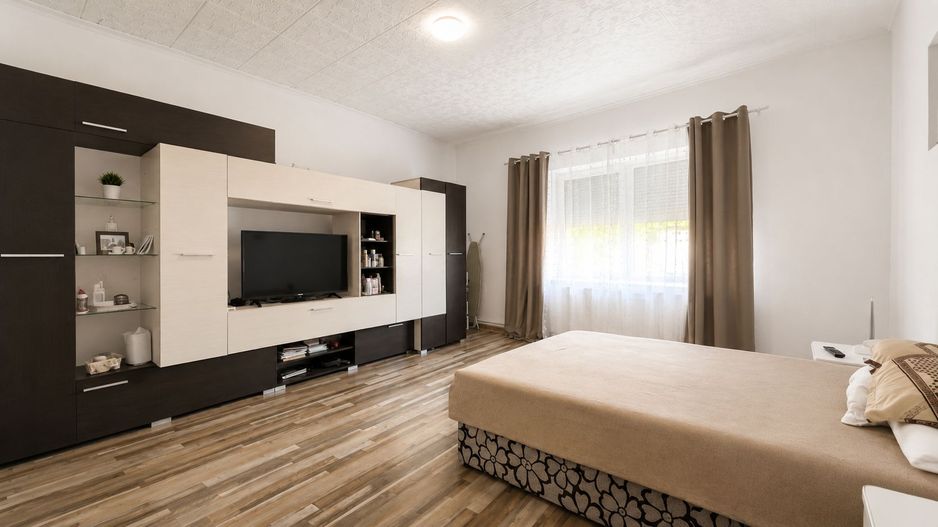 CASA RENOVATA DE VANZARE, SALONTA - Poză 6