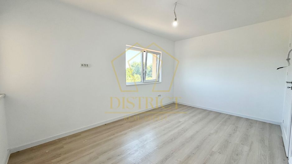 Duplex cu 5 camere si 2 bai, 470 mp teren si 115 mp utili in Ghiroda. - Poză 12