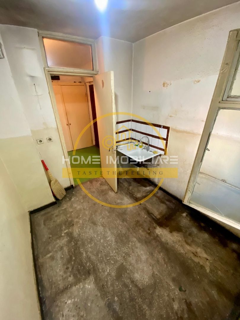 Etaj 2 Apartament 2Camere-Decomandat  Bloc din 1983 -Zona Nicolina 1! - Poză 2