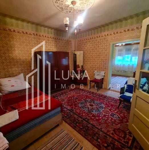 Casă cu teren de 1.000 m² – utilități complete, ideală pentru renovare - Poză 2