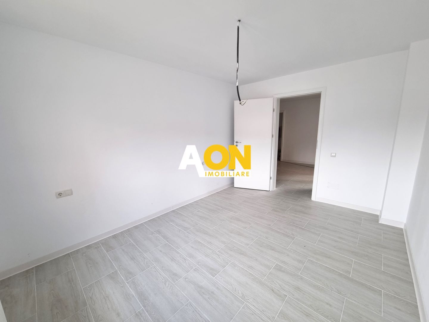 Apartament cu 2 Camere, Bloc Nou, Zona Schit - Poză 3