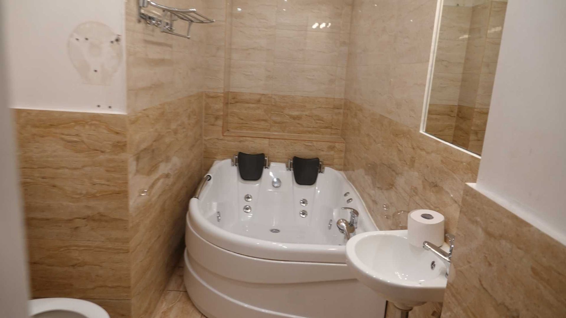 Vila cu 3 apartamente + o garsoniera -Unirii-Sf. Vineri - Poză 2