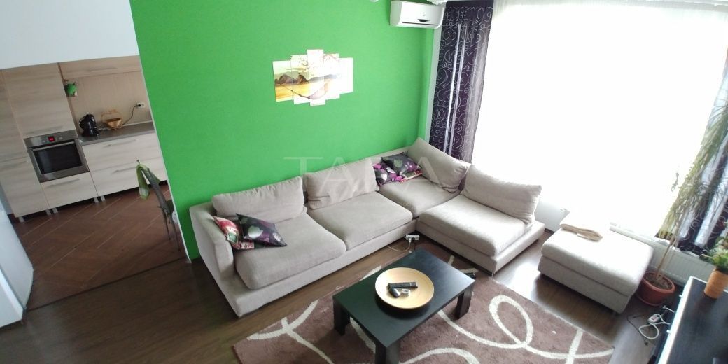 Apartament pe două niveluri cu garaj și parcare. - Poză 1