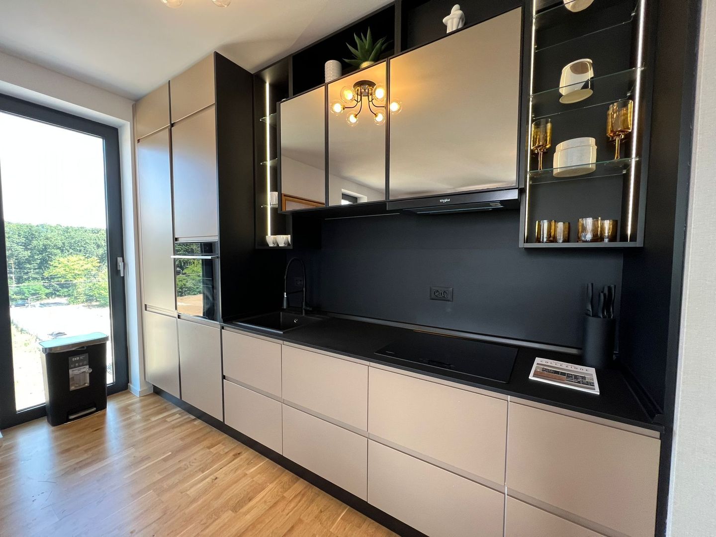 Apartament Elegant cu Vederi Panoramice în Zona Liniștită Băneasa - Poză 6