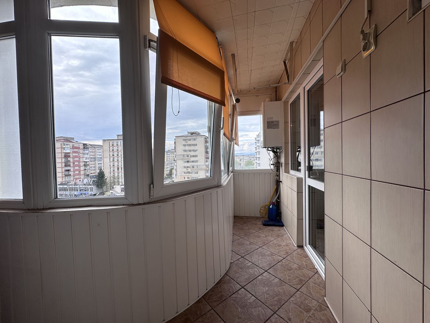 Vanzare apartament cu 4 camere luminos, vedere deschisă-Targoviste-M5 - Poză 11