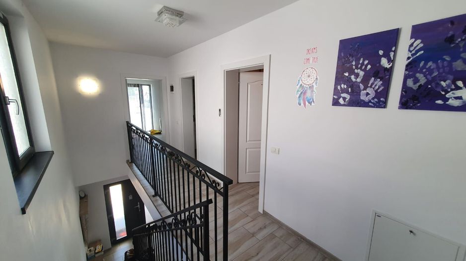 Casa cu 4 camere si garaj - Poză 6