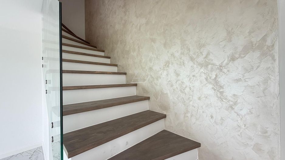 Duplex finalizat despartit prin camera tehnica. 3 dormitoare. 2 balcoane. - Poză 8