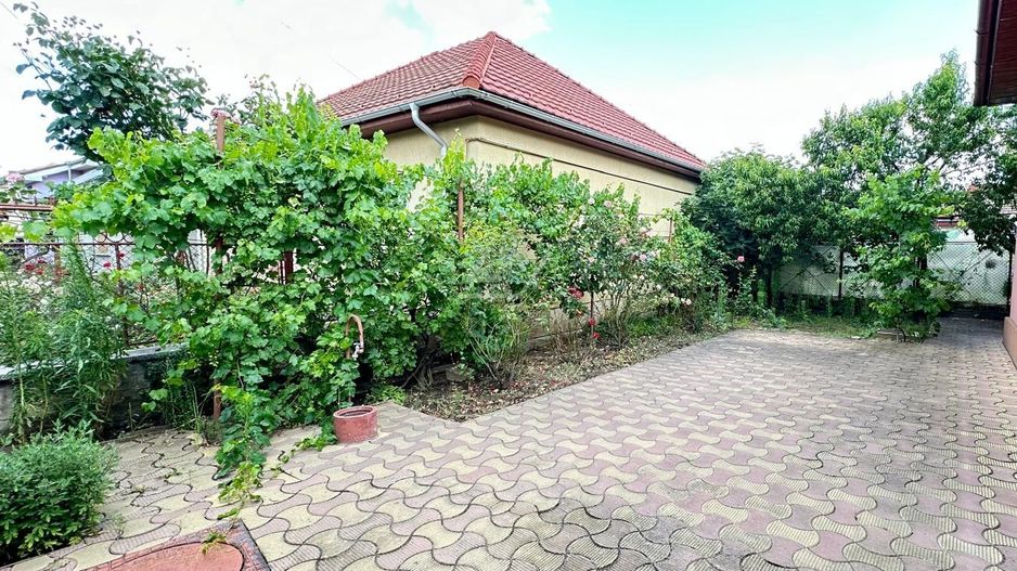 Casa individuala cu 5 camere decomandate. Pozitie excelenta. DIsponibila imediat - Poză 1